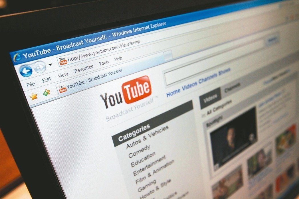 Google广告危机愈演愈烈，AT&T、威瑞森、娇生等大客户加入撤下Youtube广告行列。美联社。（图／载自美联社）