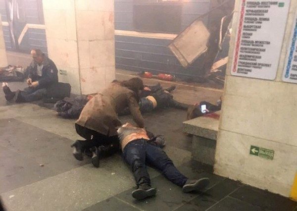 俄国官方将爆炸攻击定调为恐怖攻击，圣彼得堡地铁站一度全面关闭（美联社）