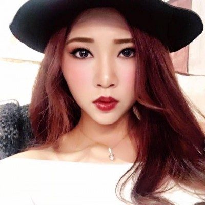 女大生一直有个梦想,希望站在伸展台上,从事模特儿工作。