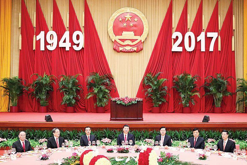 习近平、李克强、张德江等7名政治局常委出席国庆招待会。（新华社照片）