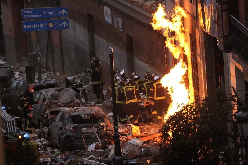 西班牙马德里气体泄漏引发大爆炸 建筑物全毁