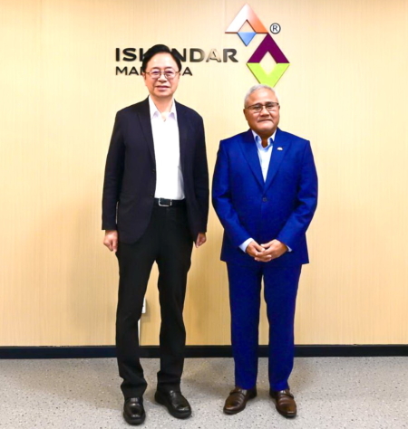 桃园市长张善政与IRDA执行长Dato’ Haji Mohd. Noorazam bin Dato’ Haji Osman合影。 